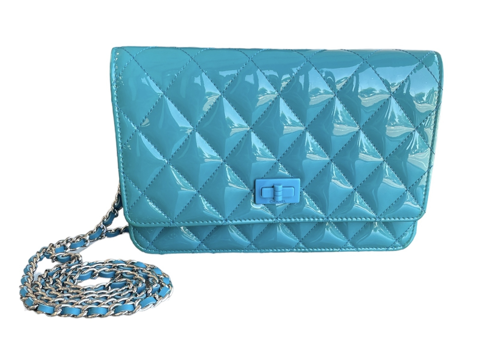 Chanel wallet on best sale chain patent leather